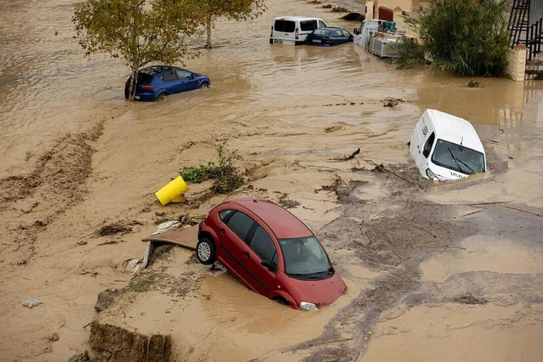 espana-decreto-tres-dias-de-luto-en-conmemoracion-por-los-muertos-que-ocasiono-la-dana